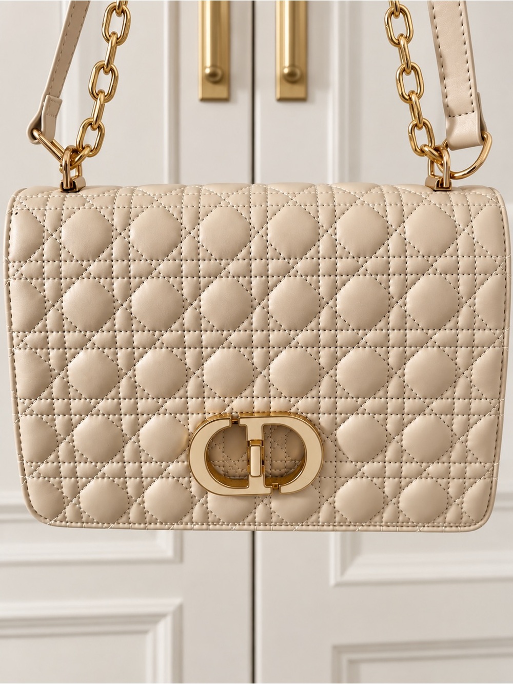 Elegant Quilted Top-Handle/Shoulder Bag – Cream/Beige with Gold Hardware